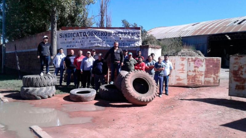Trabajadores de la Cerámica Valle Viejo reclaman pago