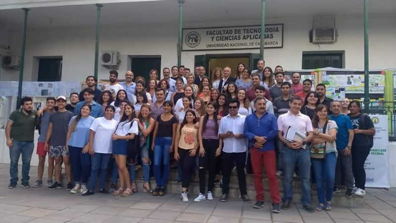 Muestra de estudiantes de Arquitectura de la UNCA