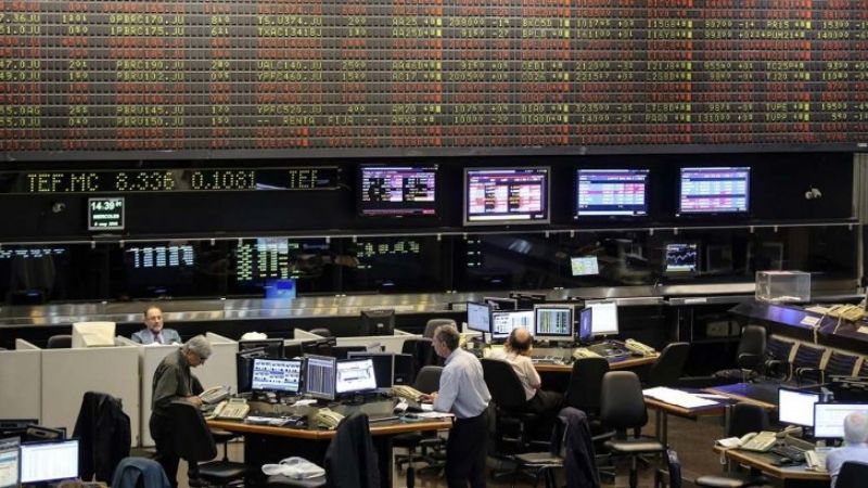 Viernes negro: Suba del riesgo país y caída de la bolsa