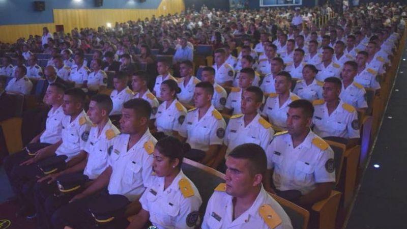 Egresaron 61 oficiales en la Escuela de Cadetes