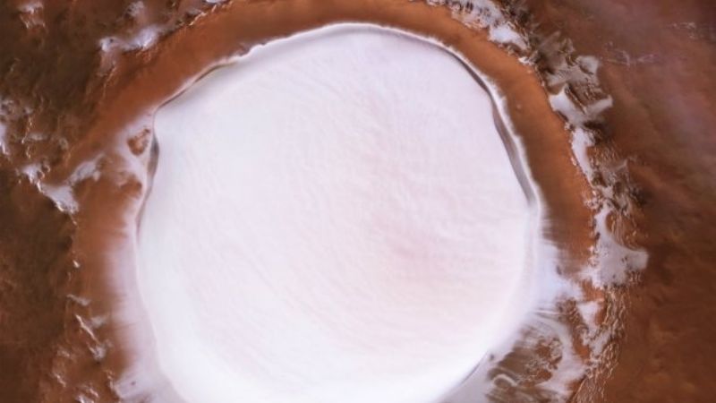 Así se ve un cráter de Marte