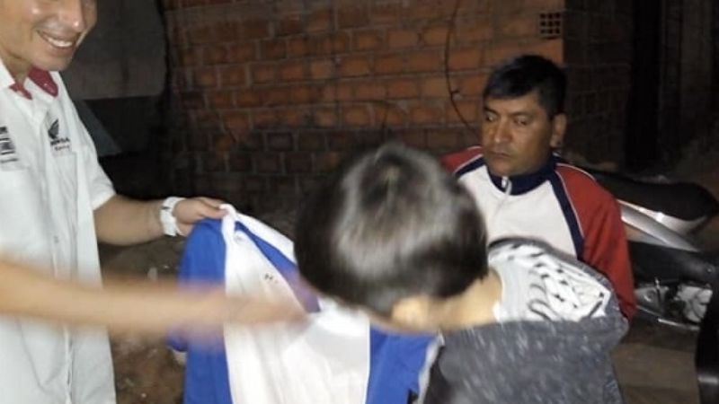 Gesto solidario del referí en el Baby “Los Cuervito”