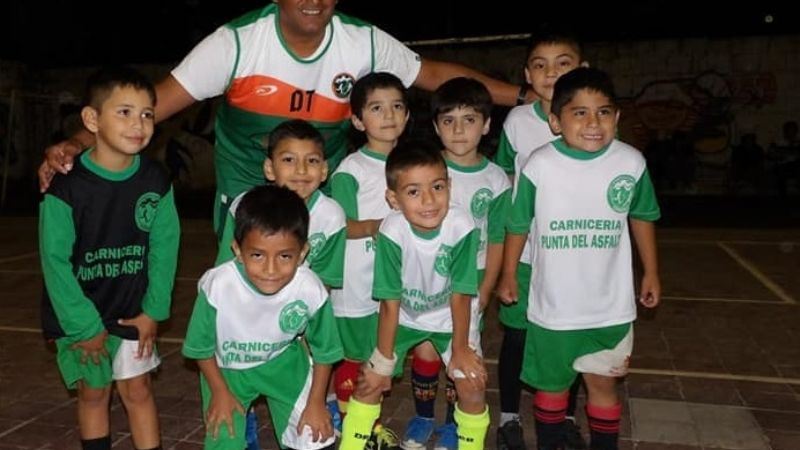 Gesto solidario del referí en el Baby “Los Cuervito”