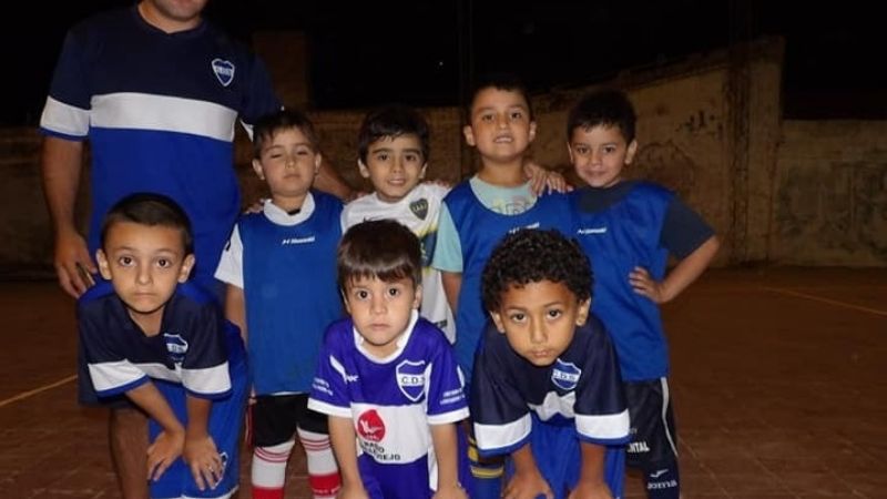 Gesto solidario del referí en el Baby “Los Cuervito”