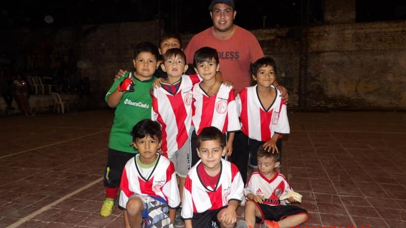 Gesto solidario del referí en el Baby “Los Cuervito”