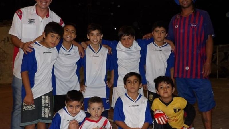 Gesto solidario del referí en el Baby “Los Cuervito”