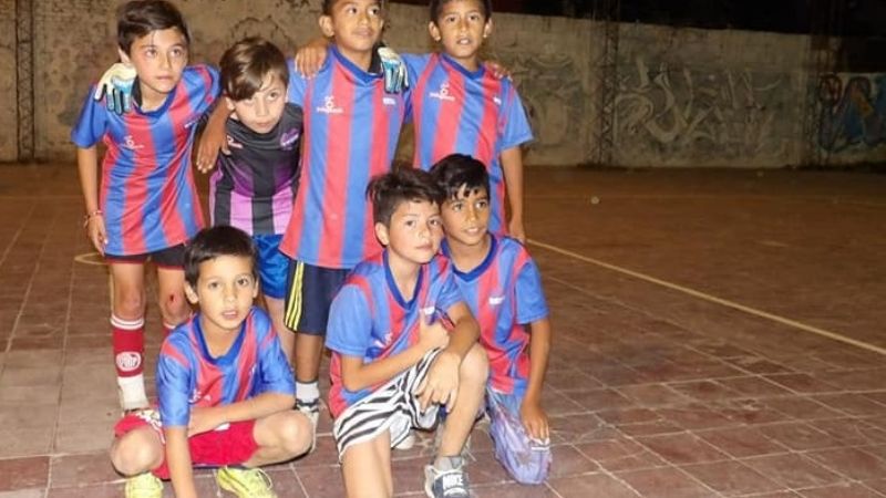 Gesto solidario del referí en el Baby “Los Cuervito”