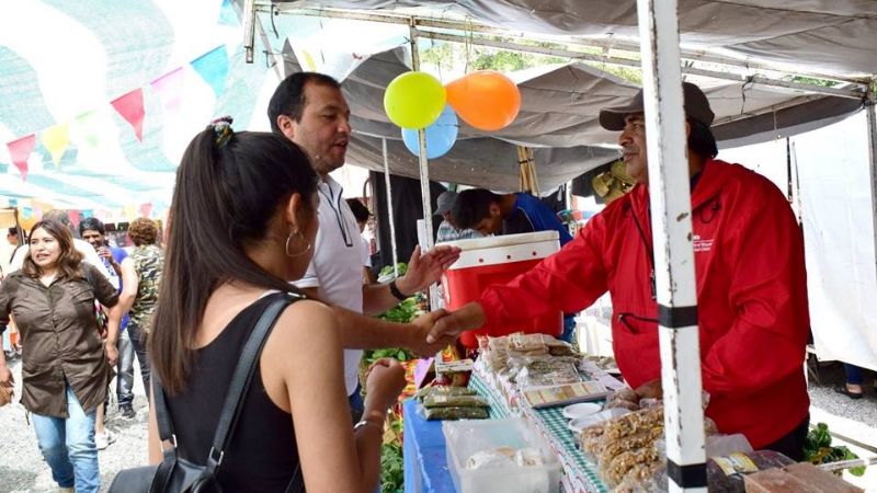 Sánchez acompañó a feriantes en el aniversario de la Feria “Arcos Iris”