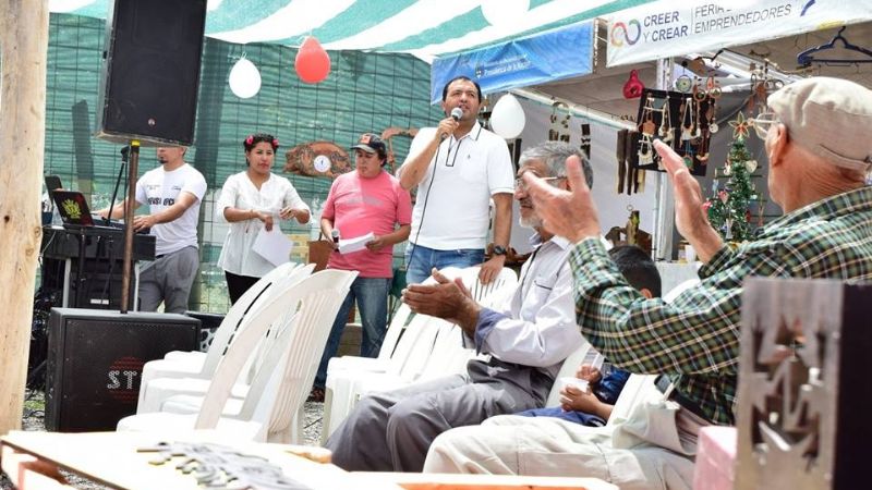 Sánchez acompañó a feriantes en el aniversario de la Feria “Arcos Iris”