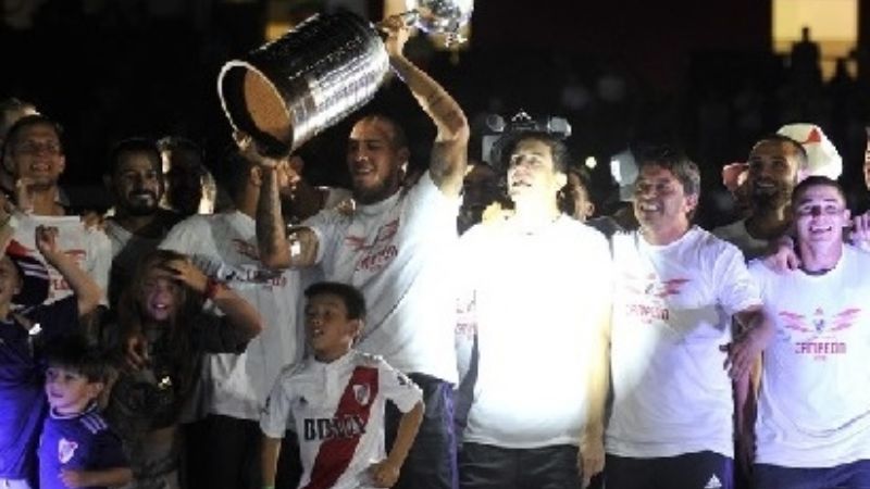 Monumental festejo de River con sus hinchas