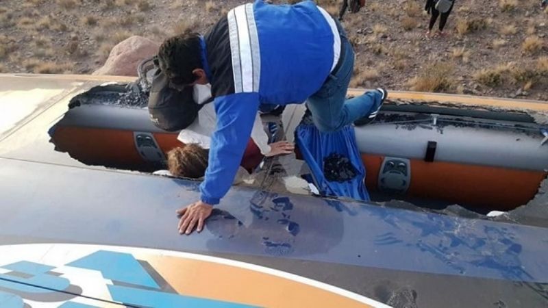 Tres muertos por vuelco de un colectivo en Mendoza