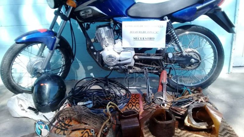 Aprehenden a dos jóvenes cuando trasladaban elementos robados