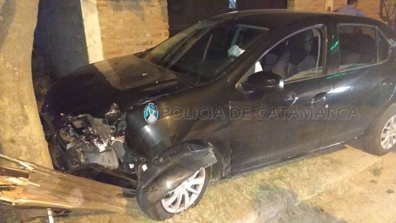 Dos mujeres y dos niños heridos tras chocar el auto contra un poste