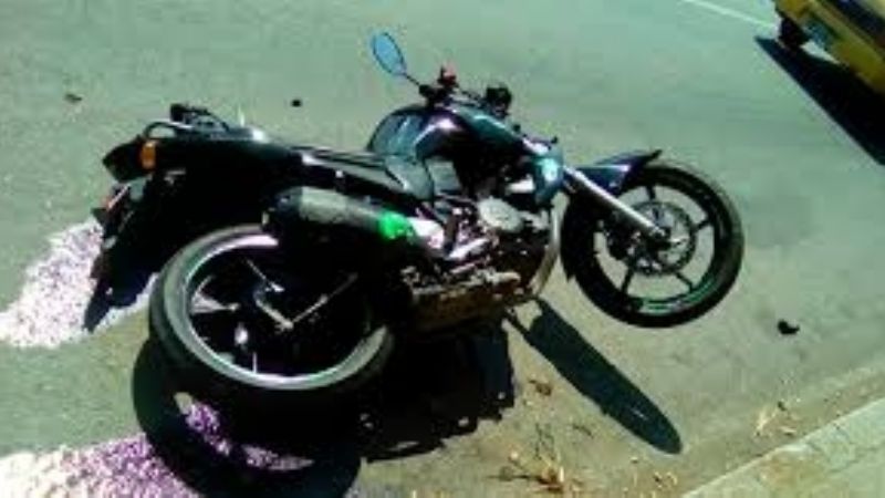 Un joven y una adolescente heridas en un siniestro vial