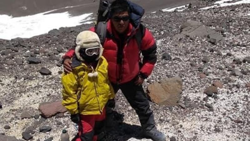 Nena de 10 años escaló el volcán mas alto del mundo