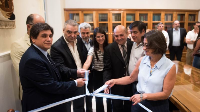 Inauguraron la biblioteca de Asesoría General de Gobierno