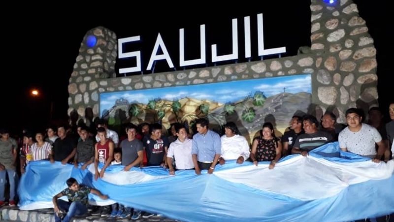 Mural de ingreso para la localidad de Saujil, Fiambalá