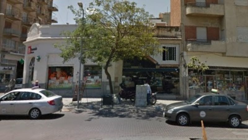 Empleados de panadería con medidas de fuerza