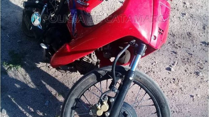 Arrestan a dos jóvenes y secuestran una moto en Valle Viejo