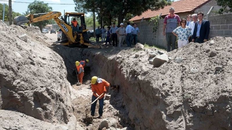 Avanza la obra del Acueducto Oeste que solucionará la provisión de agua en Capital