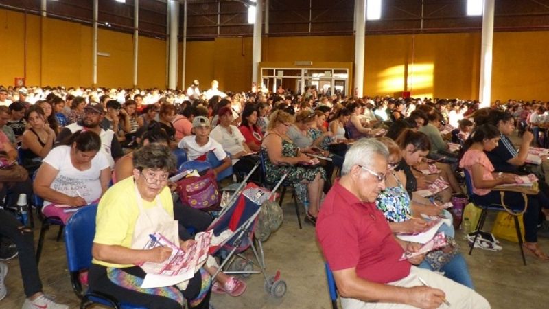 Una multitud en “Mi Bingo Catamarqueño”