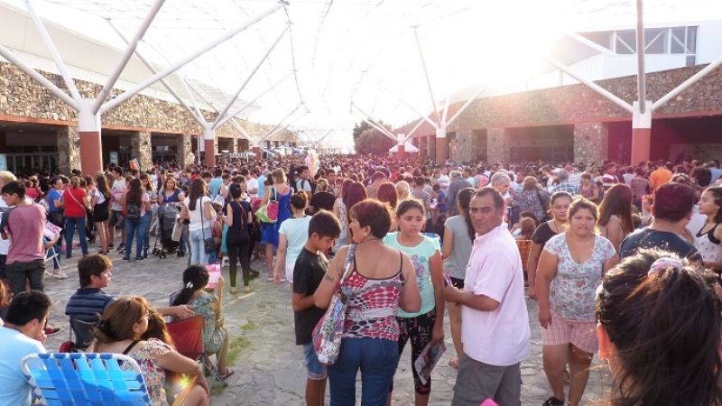 Una multitud en “Mi Bingo Catamarqueño”