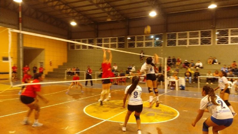 Las chicas de San Martín de Belén campeonas de la Liga Regional de Vóley