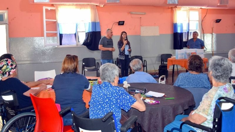 La Biblioteca “Dr. Julio Herrera” visitó el Hogar de Ancianos