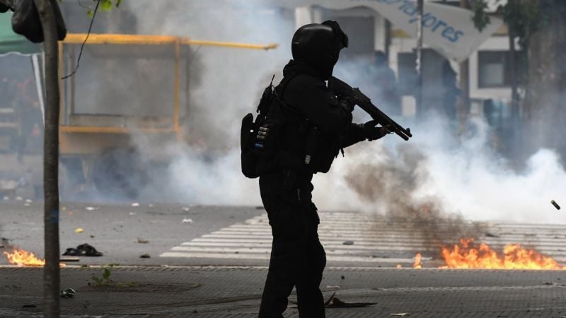 El Gobierno reglamentó el uso de armas de fuego