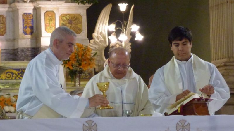 Homenaje de Educación y celebración de Bodas de Oro y de Plata Sacerdotales