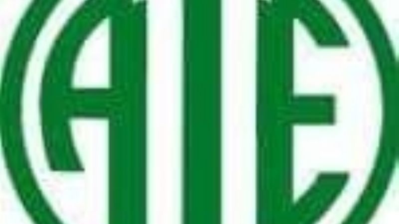 Piden documentación por kit escolar