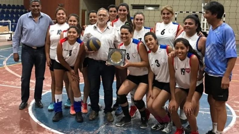 Solá Jais brindó un reconocimiento a las jugadoras de “San Lorenzo de Alem”