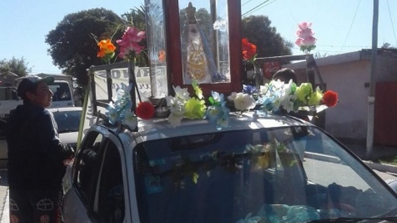 Peregrinos pasando por El Alto