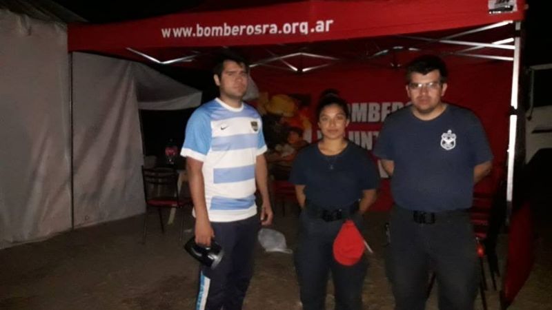 Bomberos Voluntarios de Valle Viejo ayudan a peregrinos