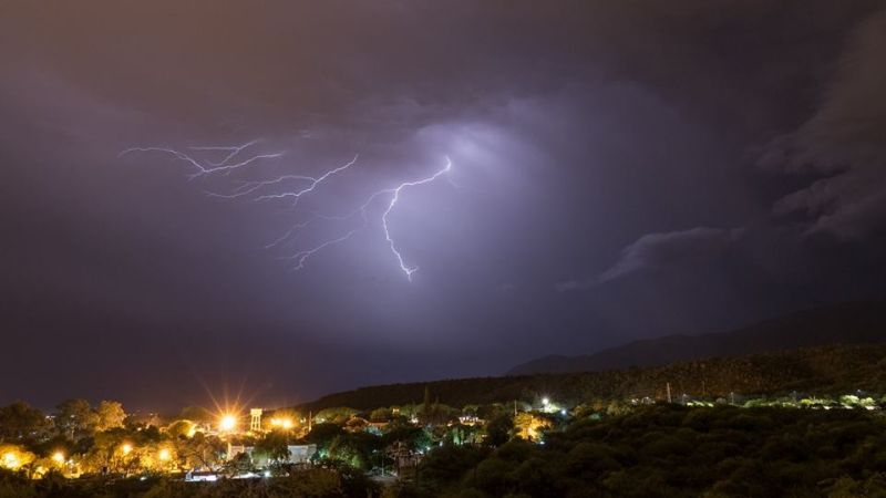 Rayos en una noche de tormenta