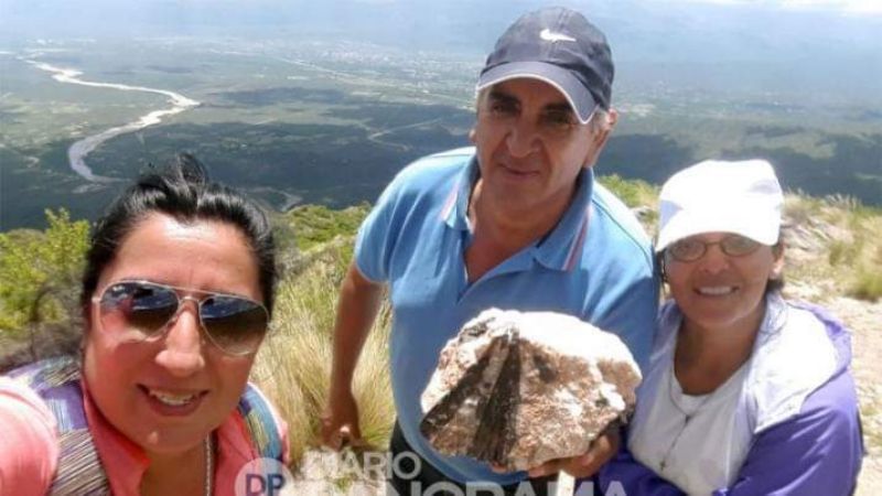 Un peregrino santiagueño encontró una piedra "con la imagen de la Virgen"