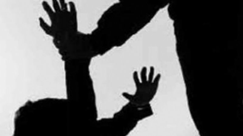 Amenazó de muerte y golpeó a una mujer