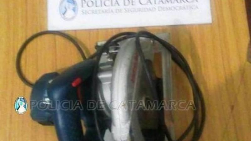 Arrestan a un hombre con una sierra en pleno centro