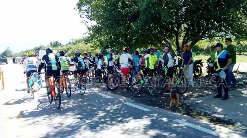 Policías se suman para asistir a peregrinos de la Virgen