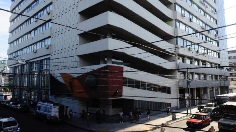 Profesor de psicología ofrecía sesiones gratis a alumnas para abusarlas