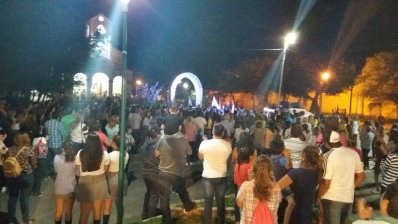 Recreo caminó junto a María