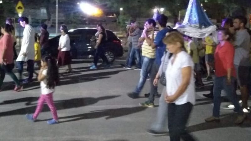 Recreo caminó junto a María