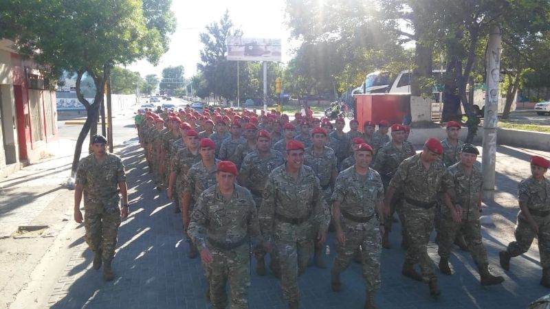 Paracaidistas llegaron a los pies de la Virgen