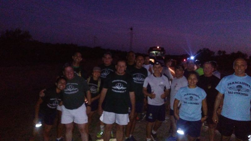 Paracaidistas llegaron a los pies de la Virgen