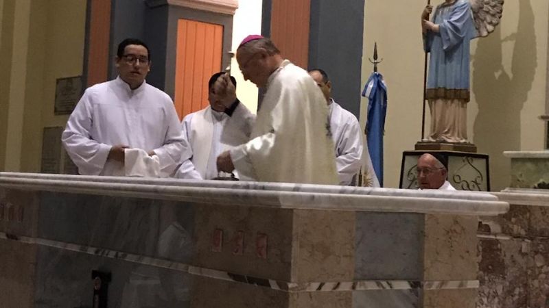 El Obispo consagró el altar y dedicó el remodelado templo de Andalgalá