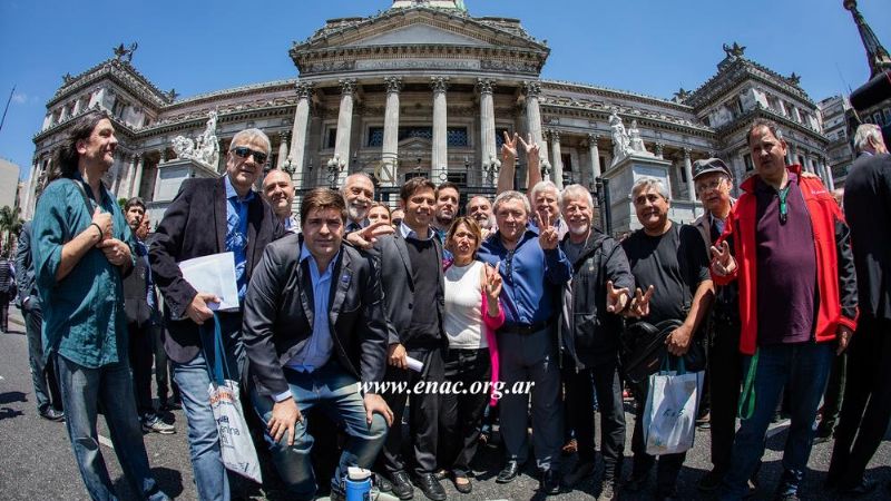 Reclamo por “ni una pyme menos” frente al Congreso