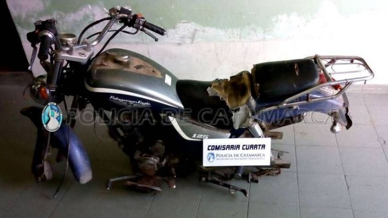 Secuestran una moto desarmada y abandonada