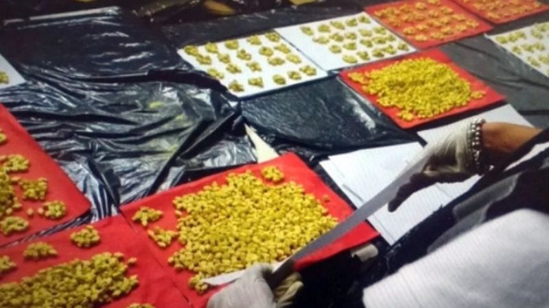 Escondían 25 mil pastillas de éxtasis en un pelotero