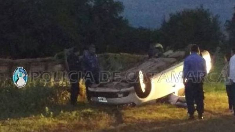 Impresionante vuelco cerca de Los Varela