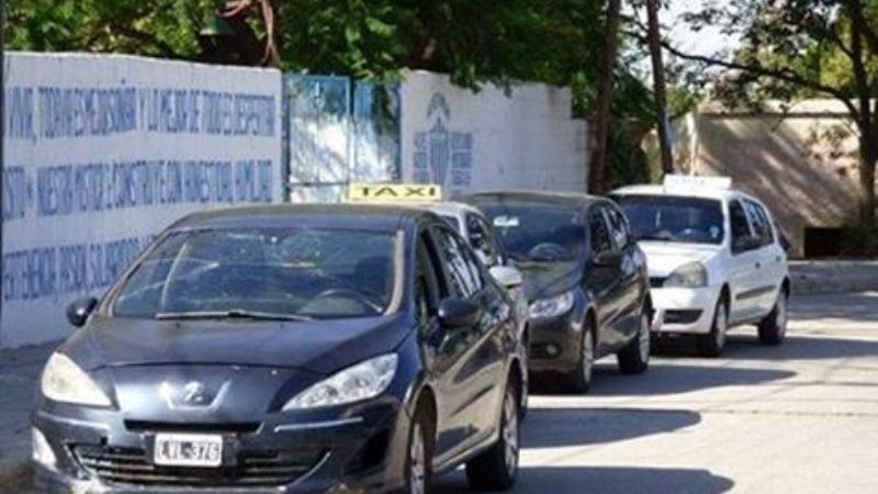 Trasladaron a la Capital los taxis truchos
